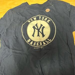 Yankees tshirt